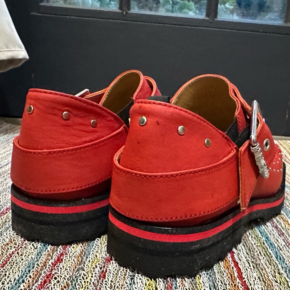 Fluevog NEARLY NEW Carlton MK1 Foyt slip-on red studded shoe M7/W9 (fits 8/10) - Picture 4 of 16